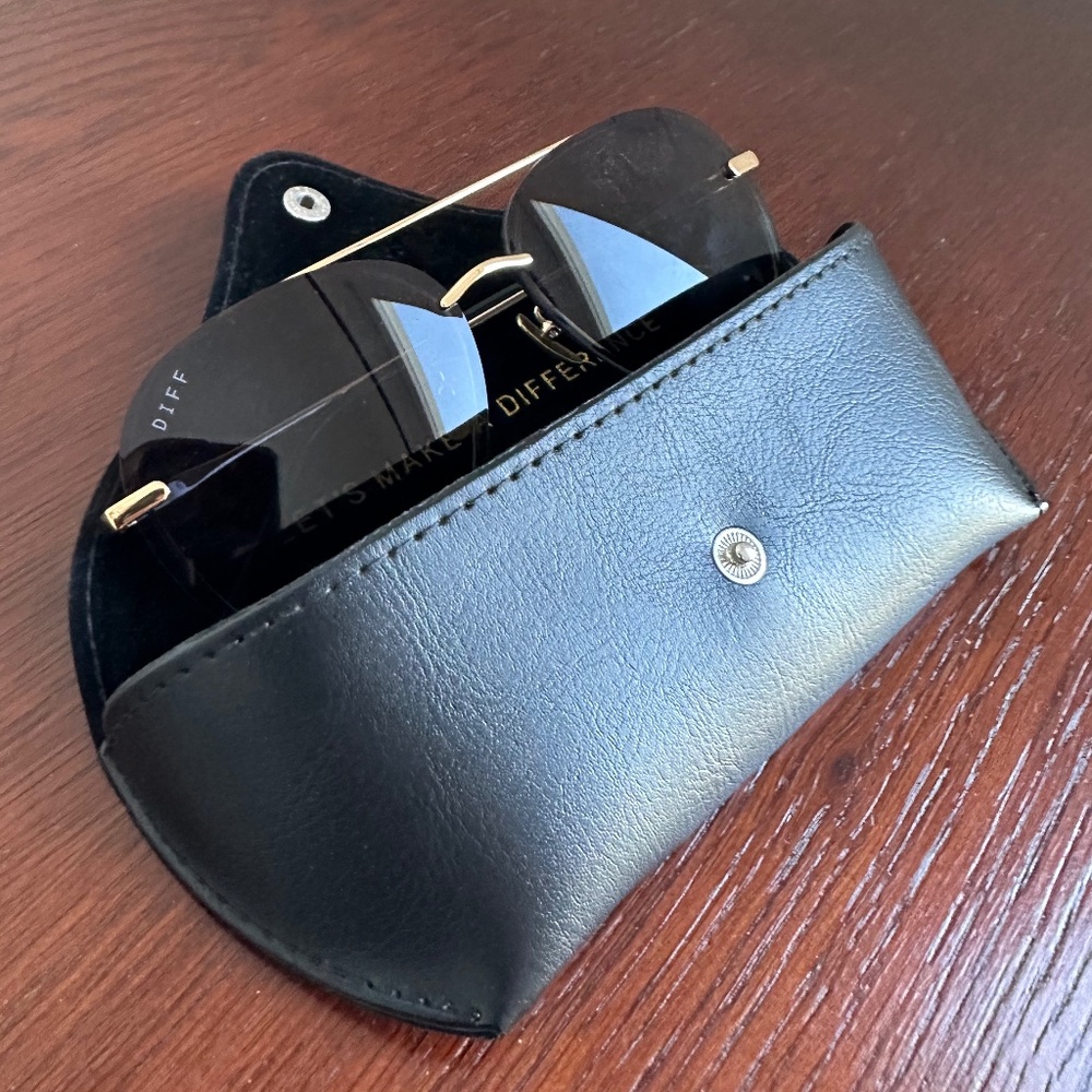 Diff Eyewear women's Aviator sunglasses